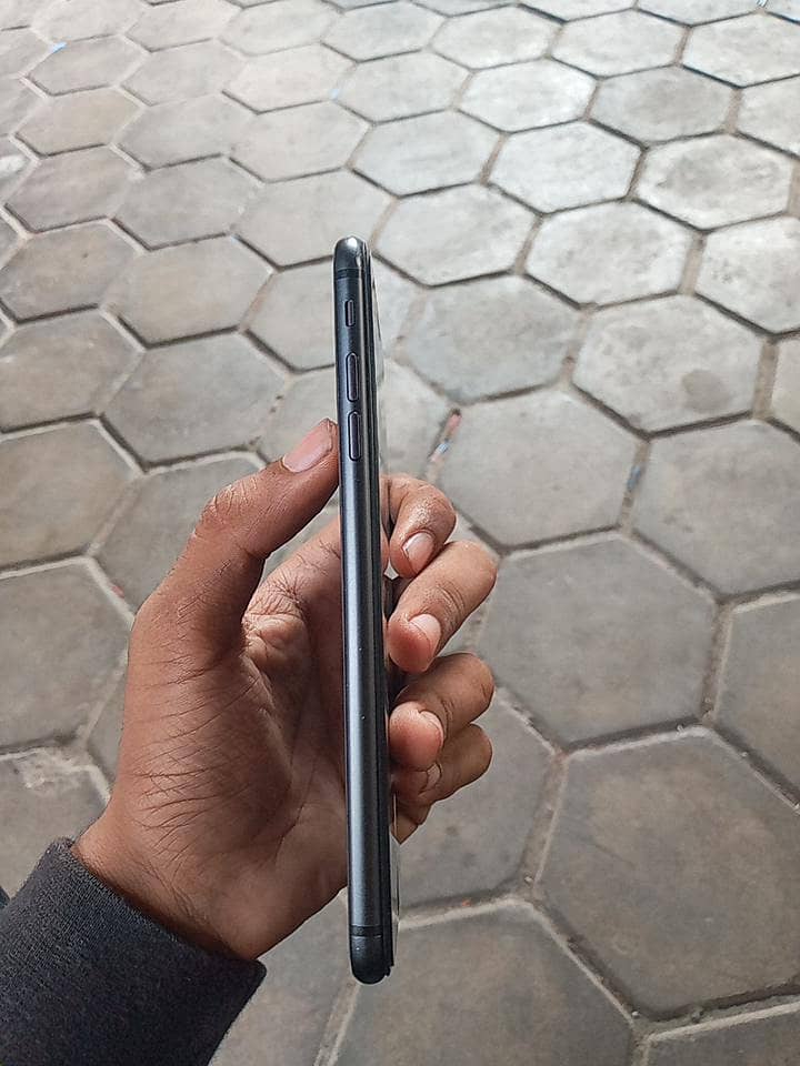 Apple iPhone 8 Plus 5