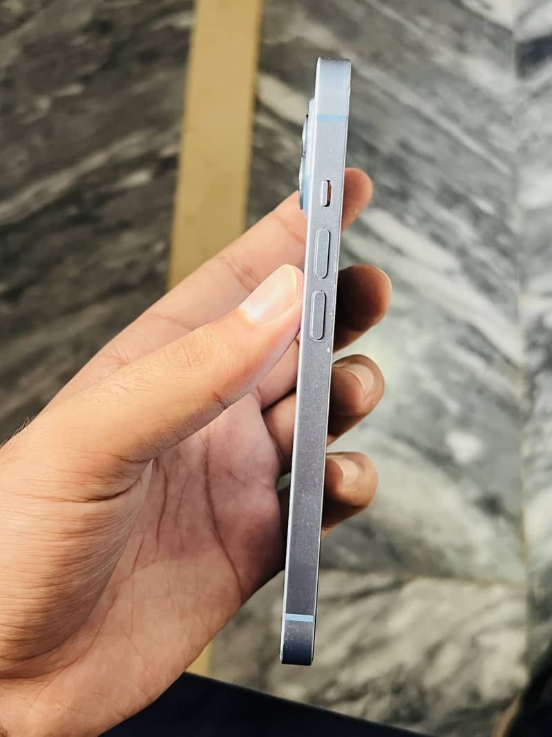 Apple iPhone 14 4