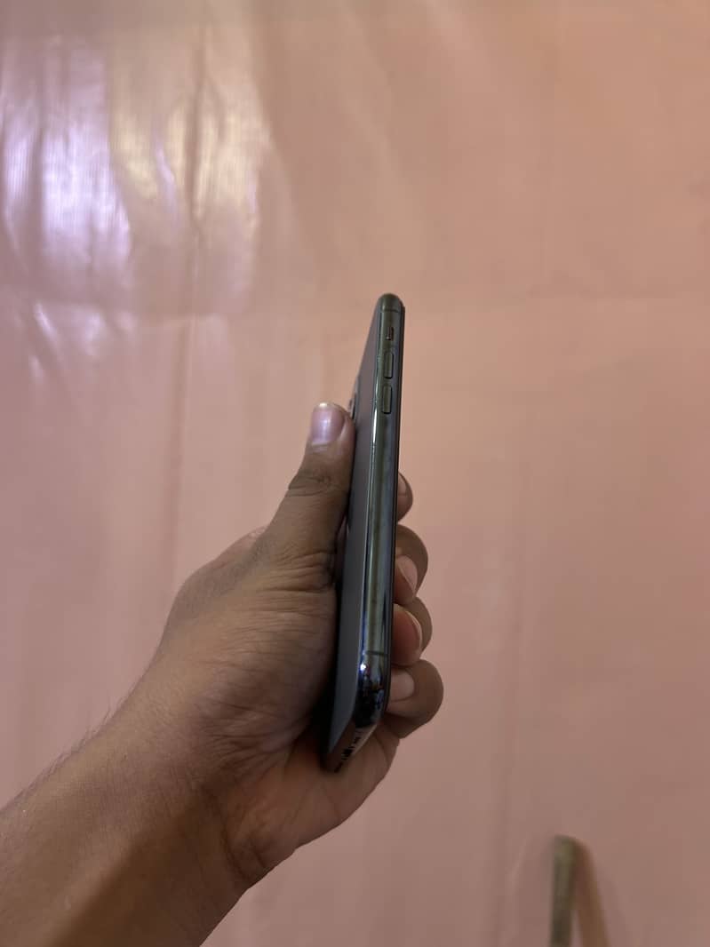 Apple iPhone 11 Pro 3