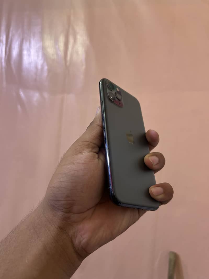 Apple iPhone 11 Pro 4