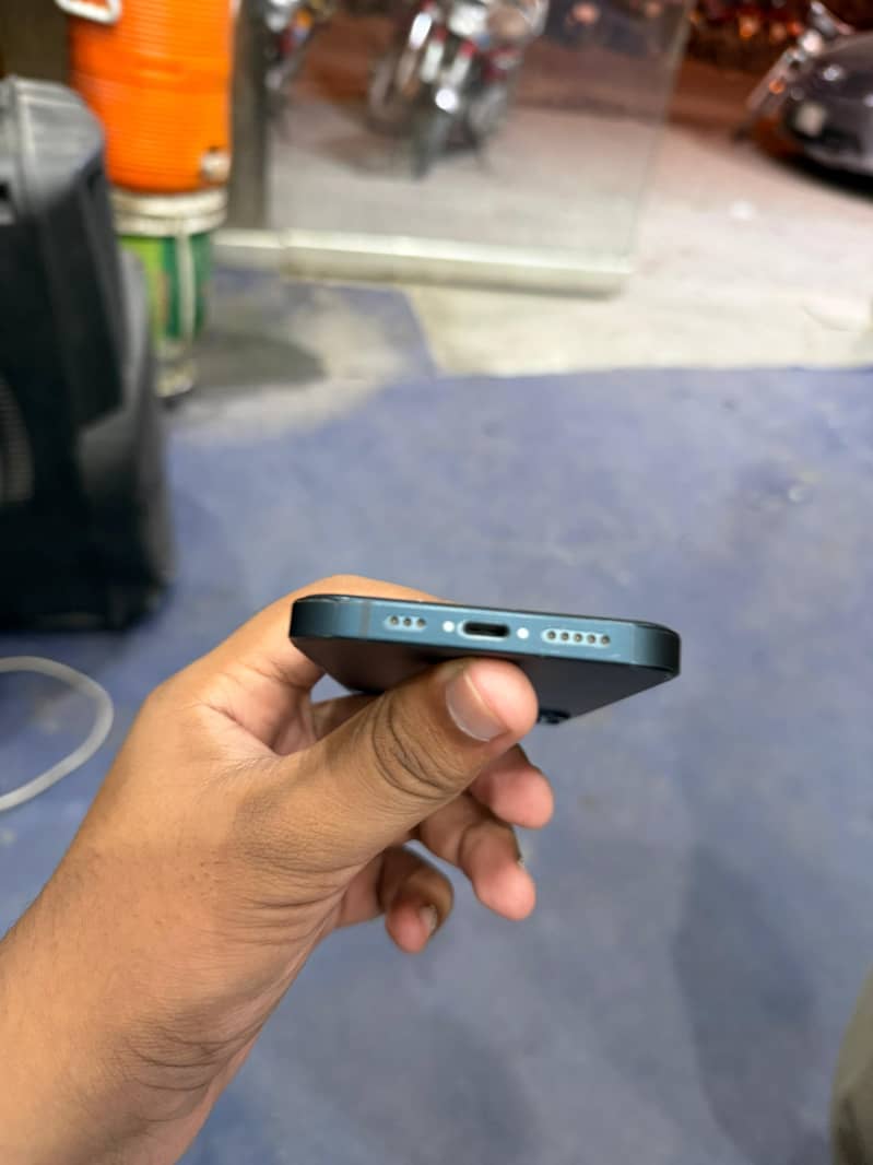 Apple iPhone 13 1