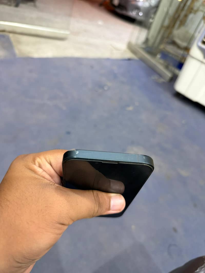 Apple iPhone 13 3