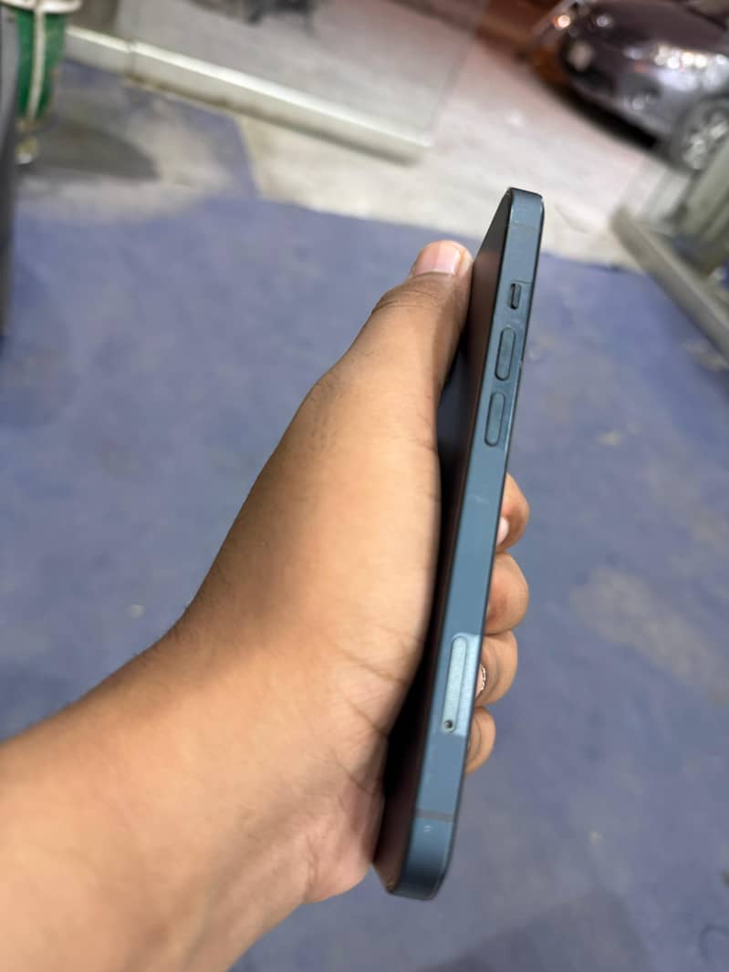 Apple iPhone 13 4