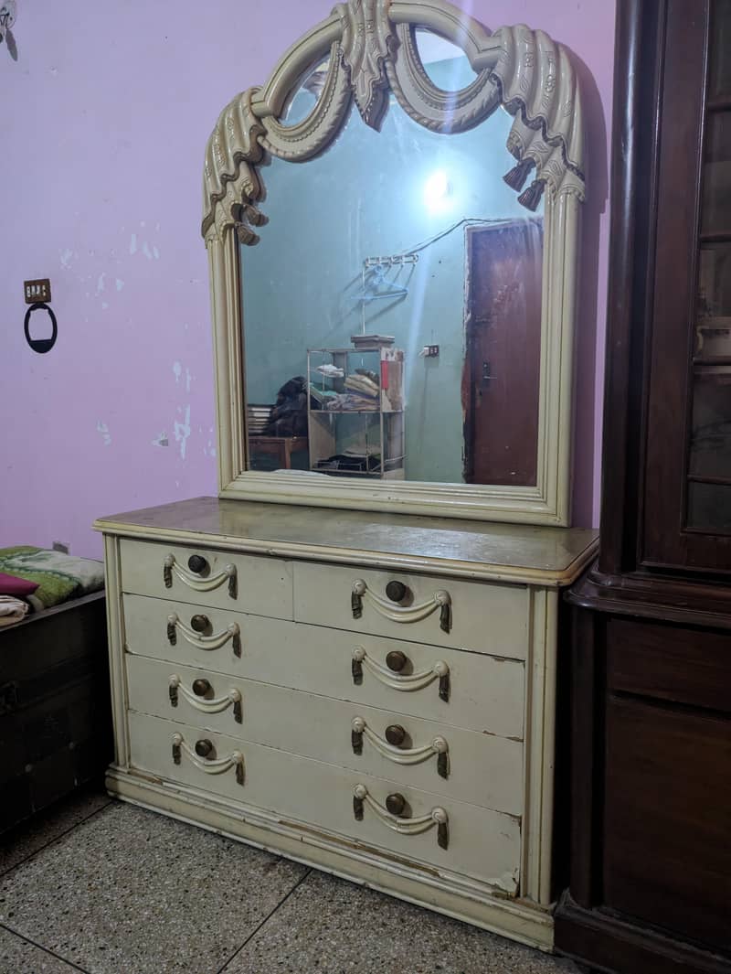 Dressing Table with Mirror 0