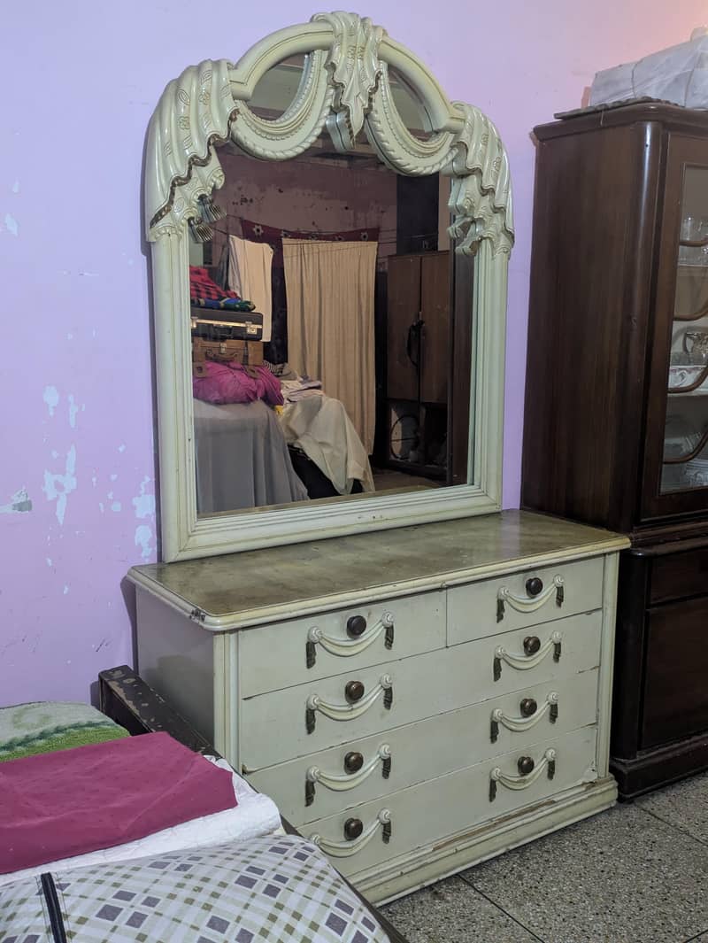 Dressing Table with Mirror 2