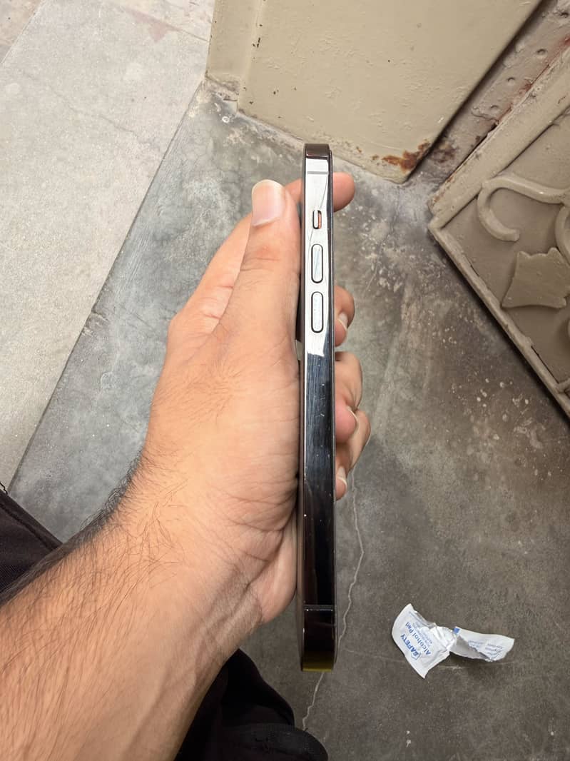 Apple iPhone 14 Pro 2