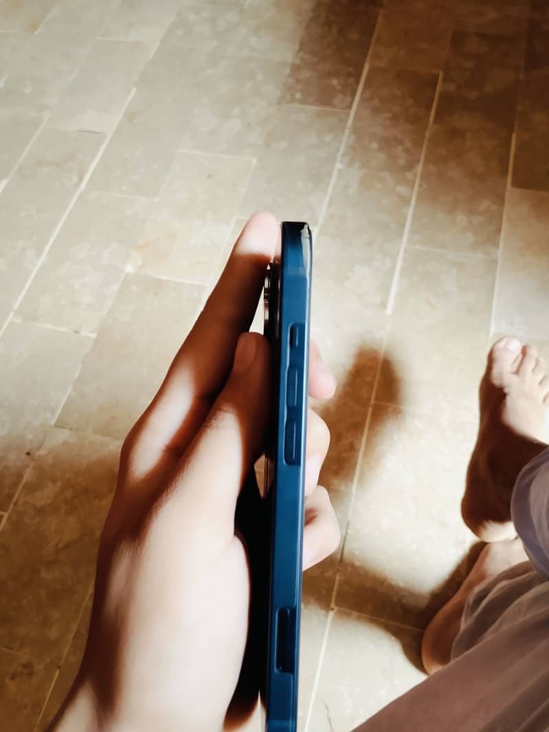 Apple iPhone 13 5
