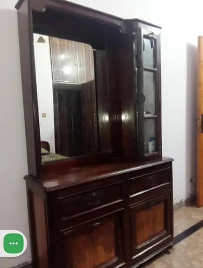 Dressers Table