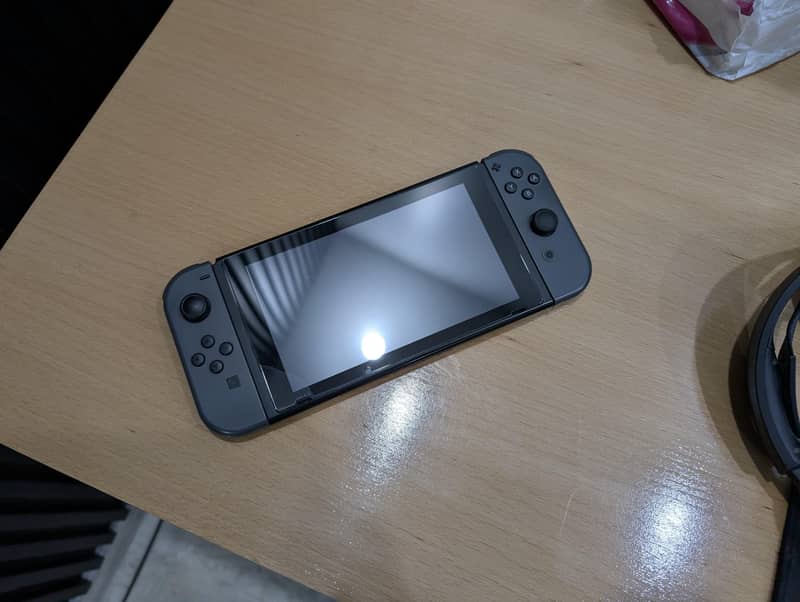 Nintendo Switch 0