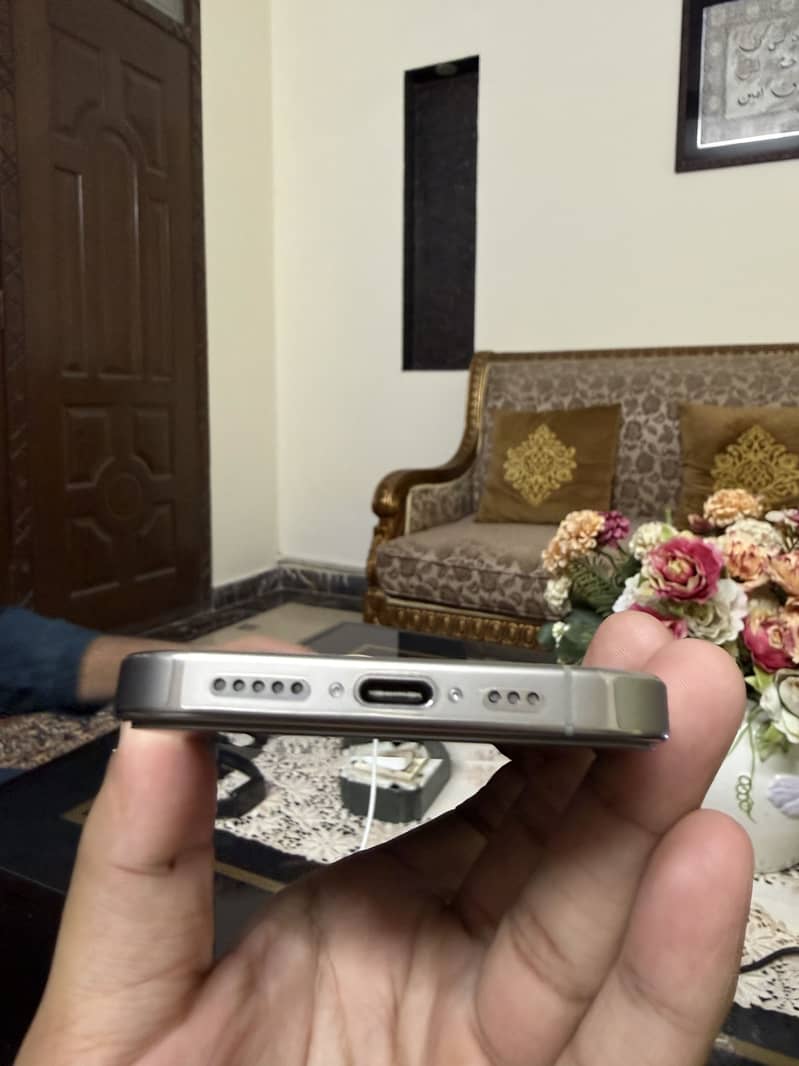 Apple iPhone 16 Pro 1