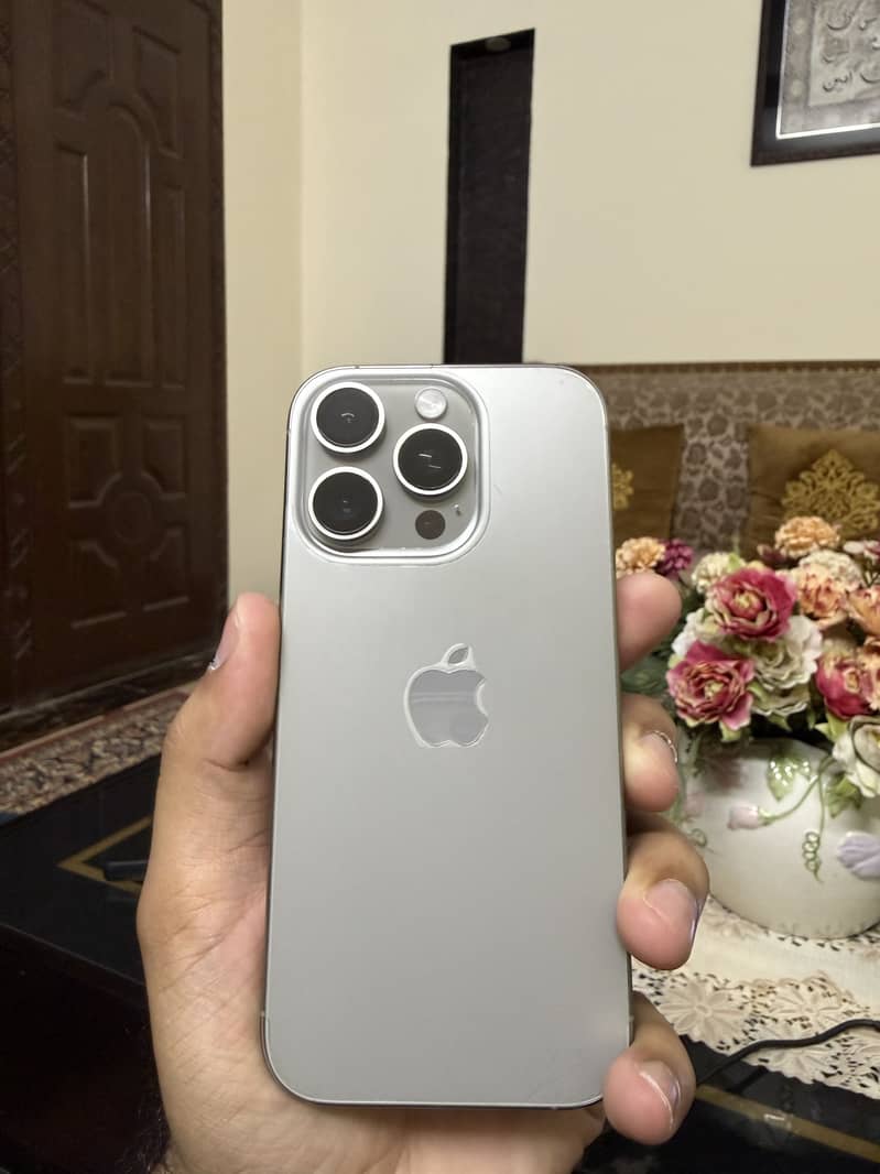 Apple iPhone 16 Pro 2