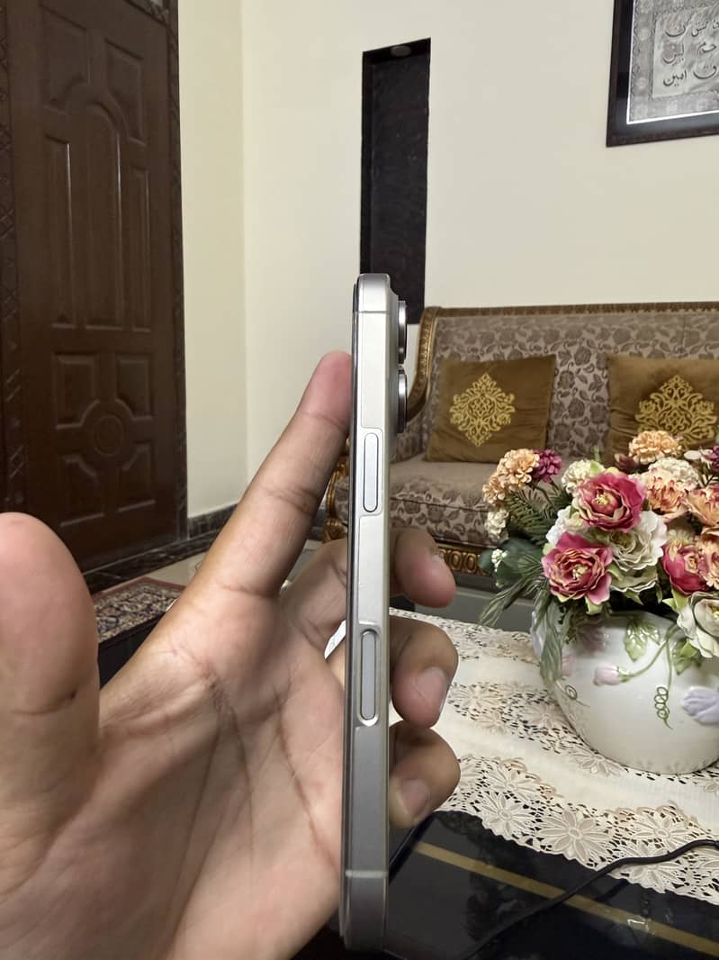 Apple iPhone 16 Pro 5
