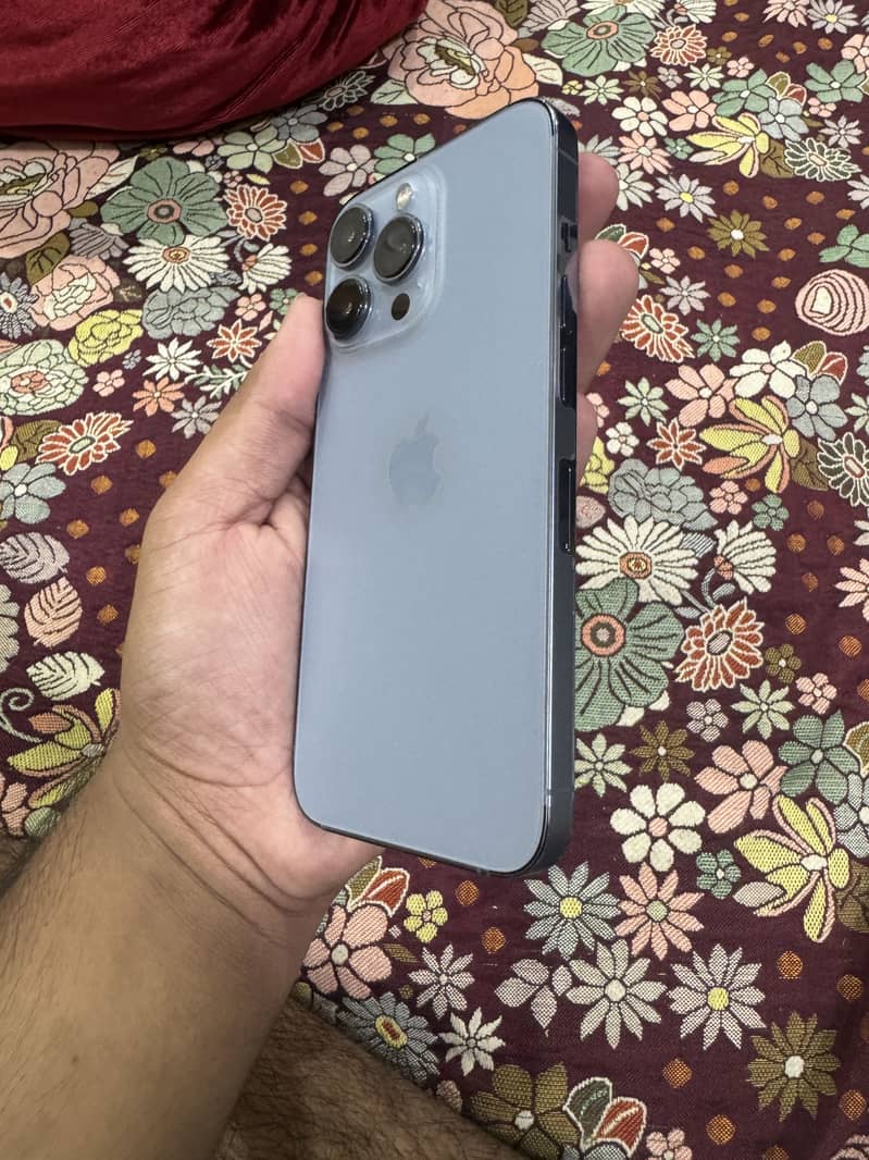 Apple iPhone 13 Pro 3