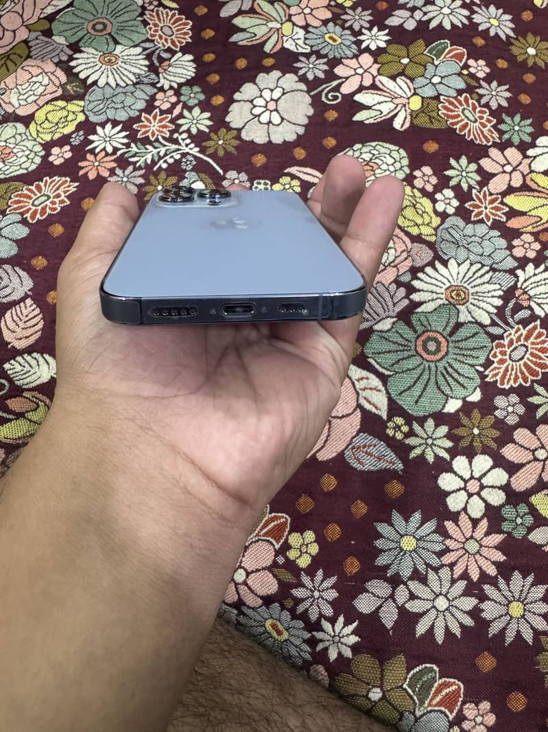 Apple iPhone 13 Pro 4
