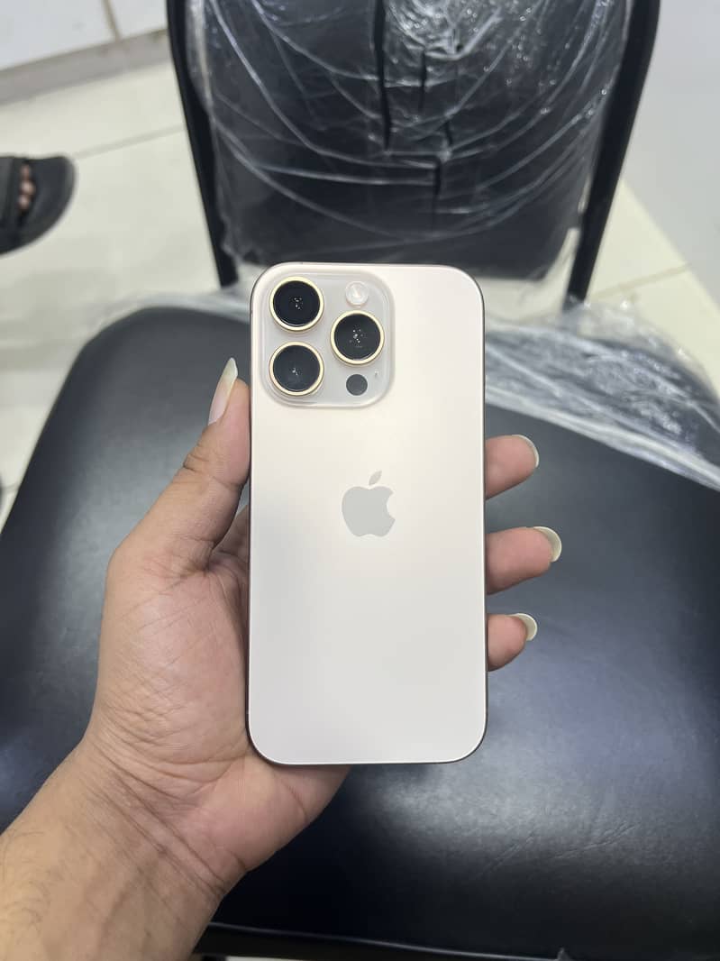 Apple iPhone 16 Pro 0