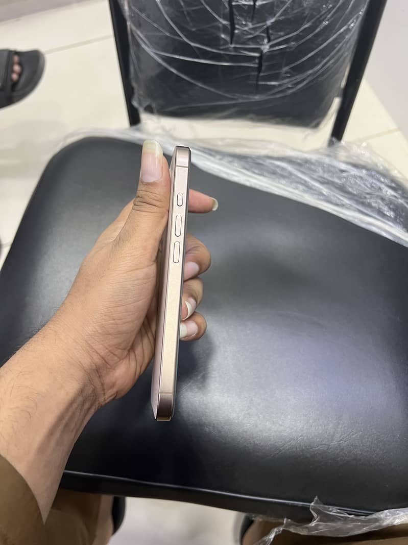 Apple iPhone 16 Pro 4