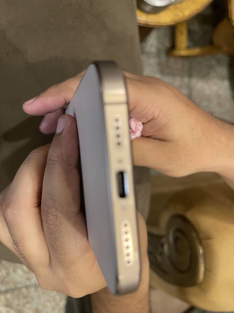 Apple iPhone 16 Pro Max 0