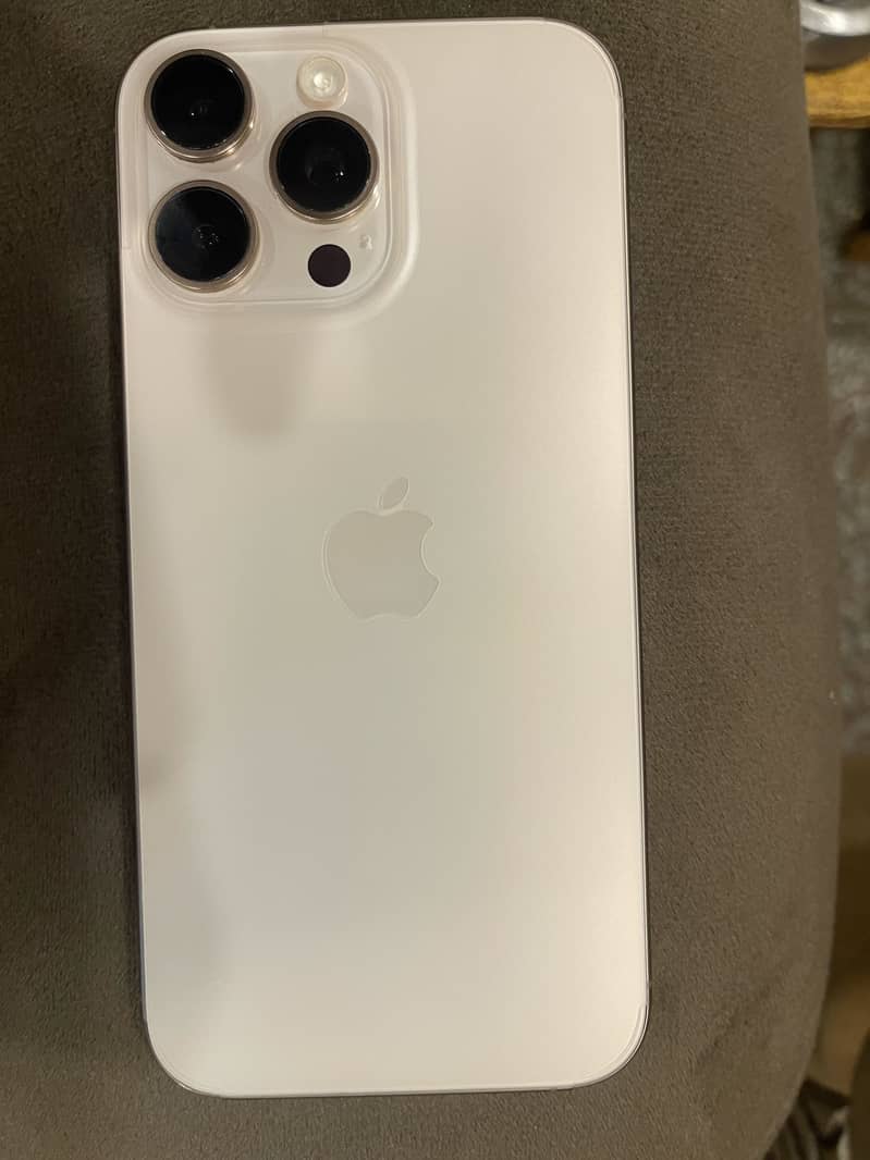 Apple iPhone 16 Pro Max 3