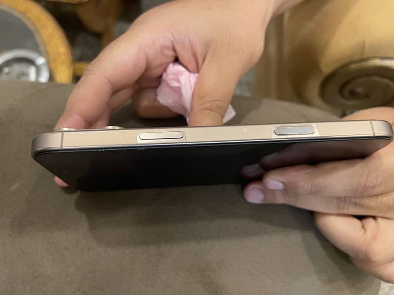 Apple iPhone 16 Pro Max 4