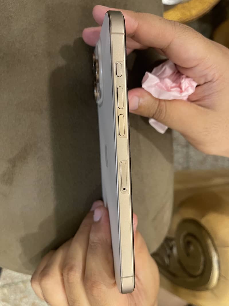 Apple iPhone 16 Pro Max 5