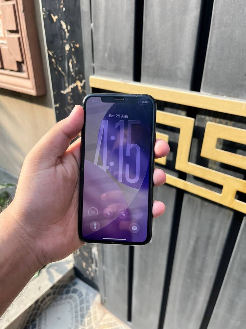 Apple iPhone 11 Pro 1