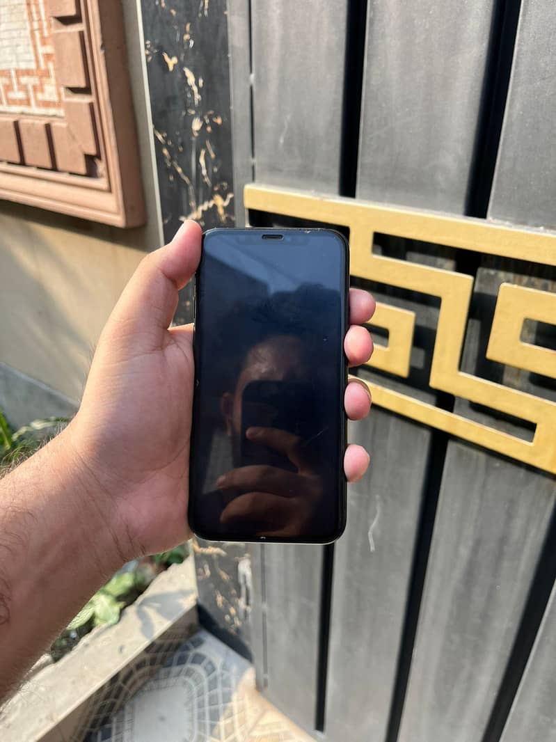 Apple iPhone 11 Pro 4