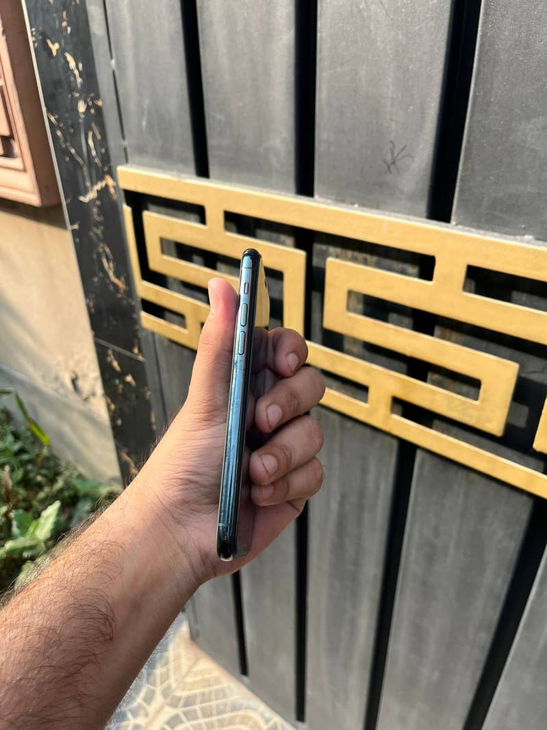 Apple iPhone 11 Pro 6