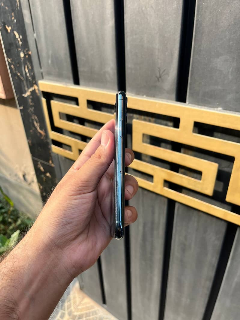 Apple iPhone 11 Pro 7