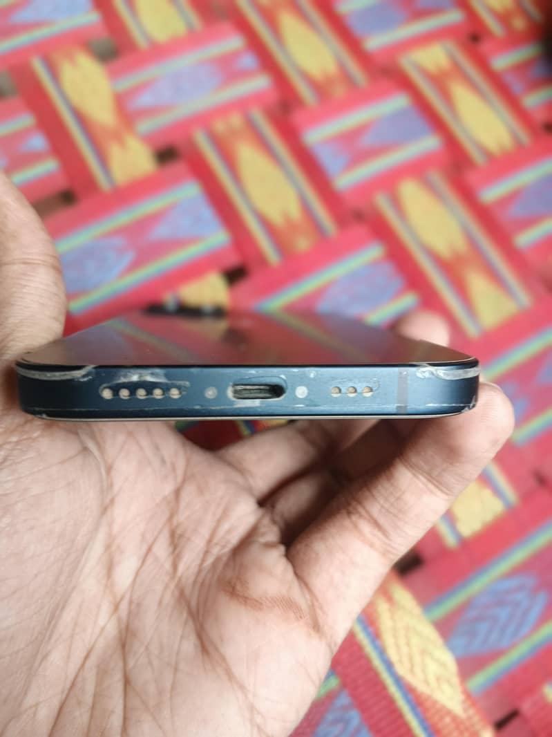 Apple iPhone 13 4