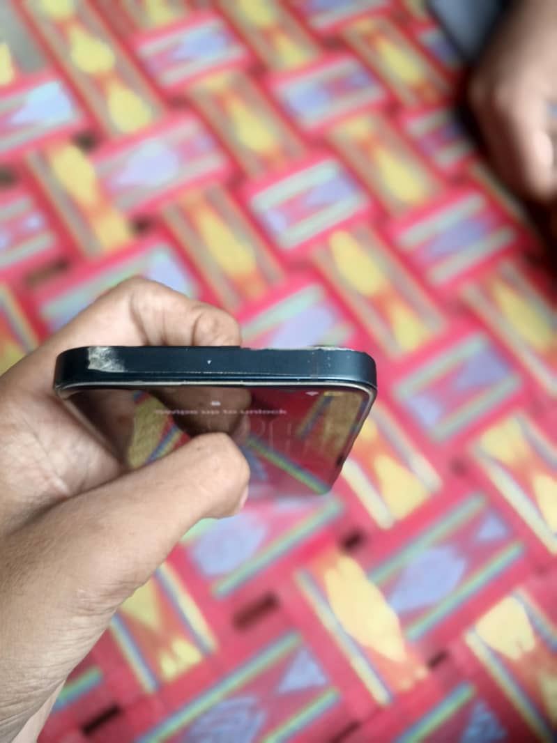 Apple iPhone 13 5