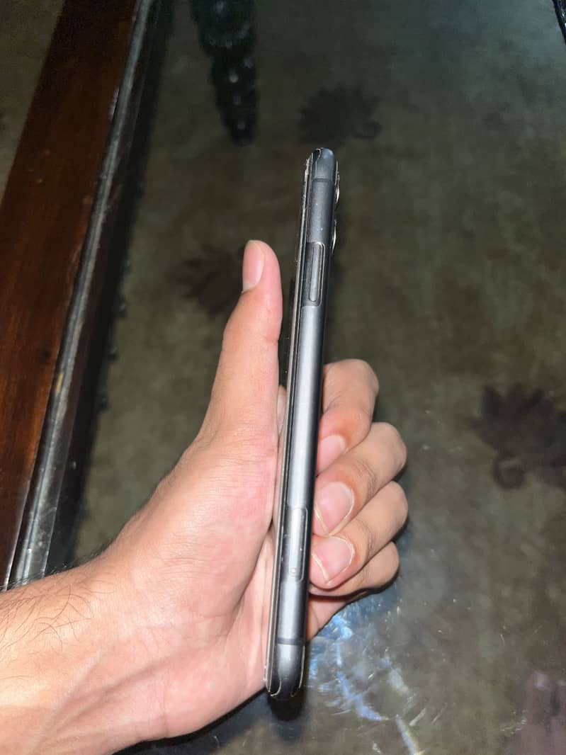 Apple iPhone 11 3