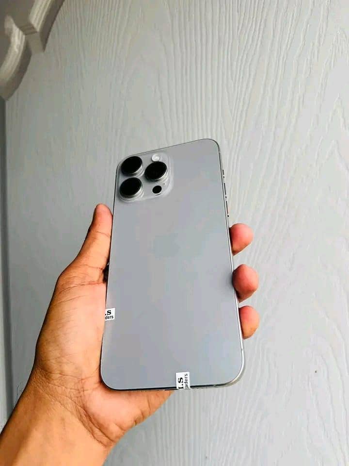 Apple iPhone 15 Pro Max 3