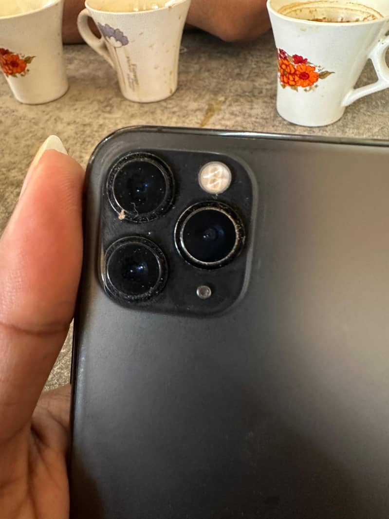 Apple iPhone 11 Pro Max 4