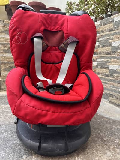 Bébé Confort Baby/Child Car Seat – Red & Black 
