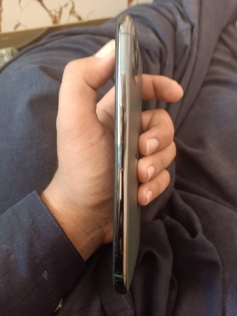 Apple iPhone 11 Pro Max 3