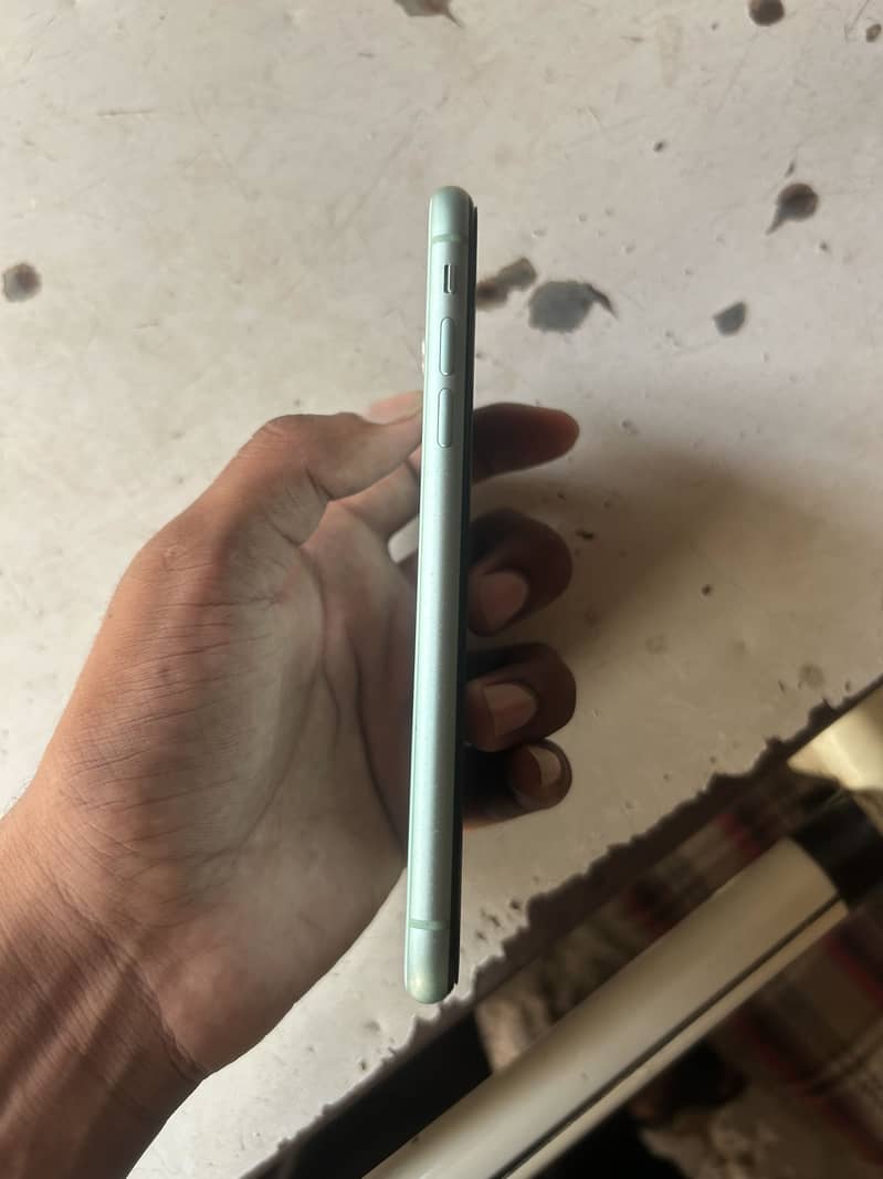 Apple iPhone 11 3