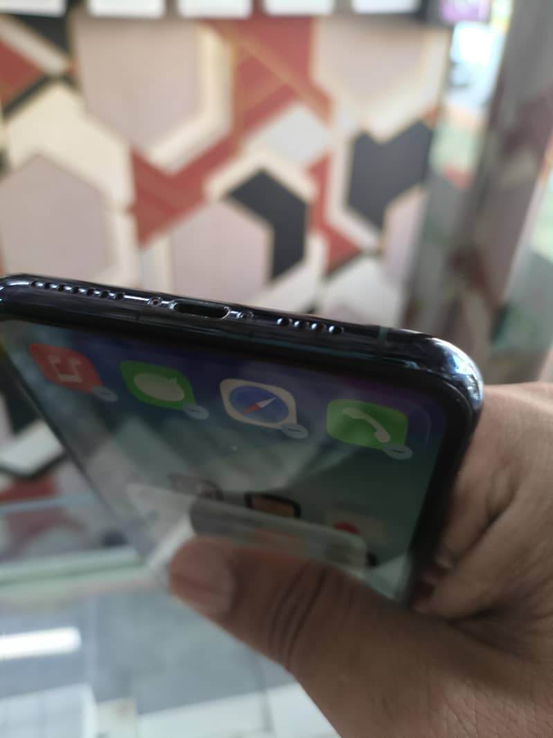 Apple iPhone 11 Pro Max 2