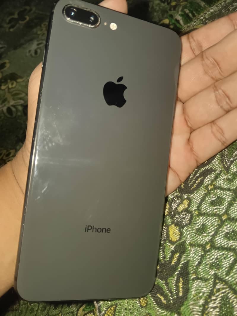Apple iPhone 8 Plus 1