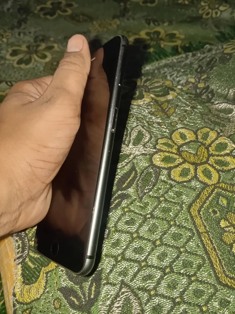 Apple iPhone 8 Plus 2
