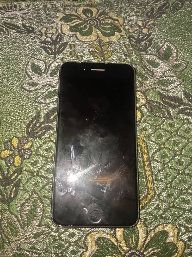 Apple iPhone 8 Plus 3