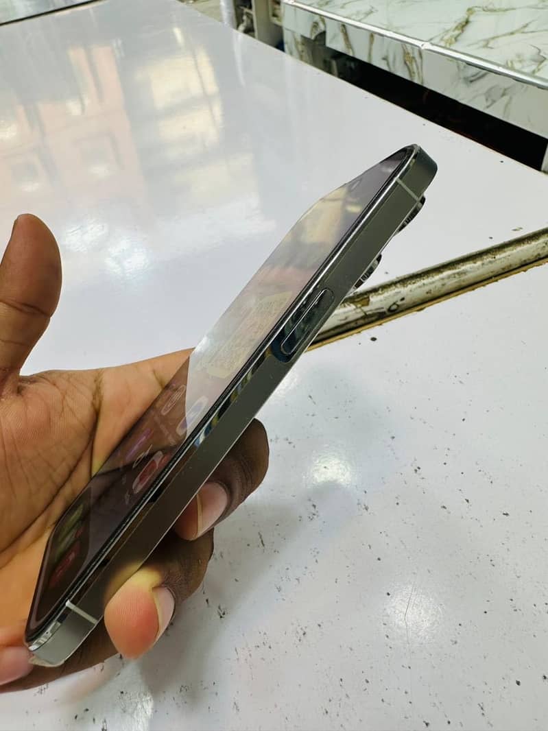 Apple iPhone 14 Pro 1