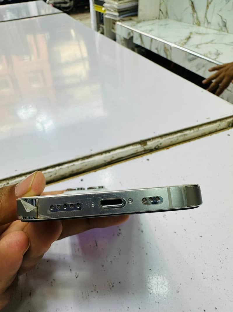 Apple iPhone 14 Pro 2