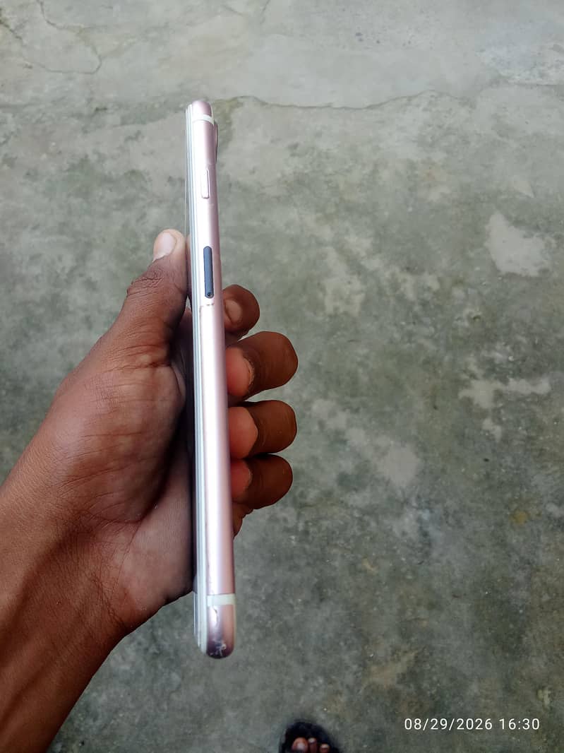 Apple iPhone 7 plus 1