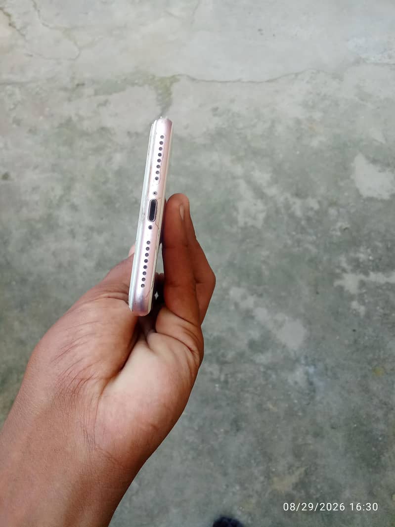 Apple iPhone 7 plus 2