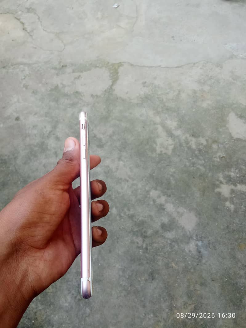 Apple iPhone 7 plus 4