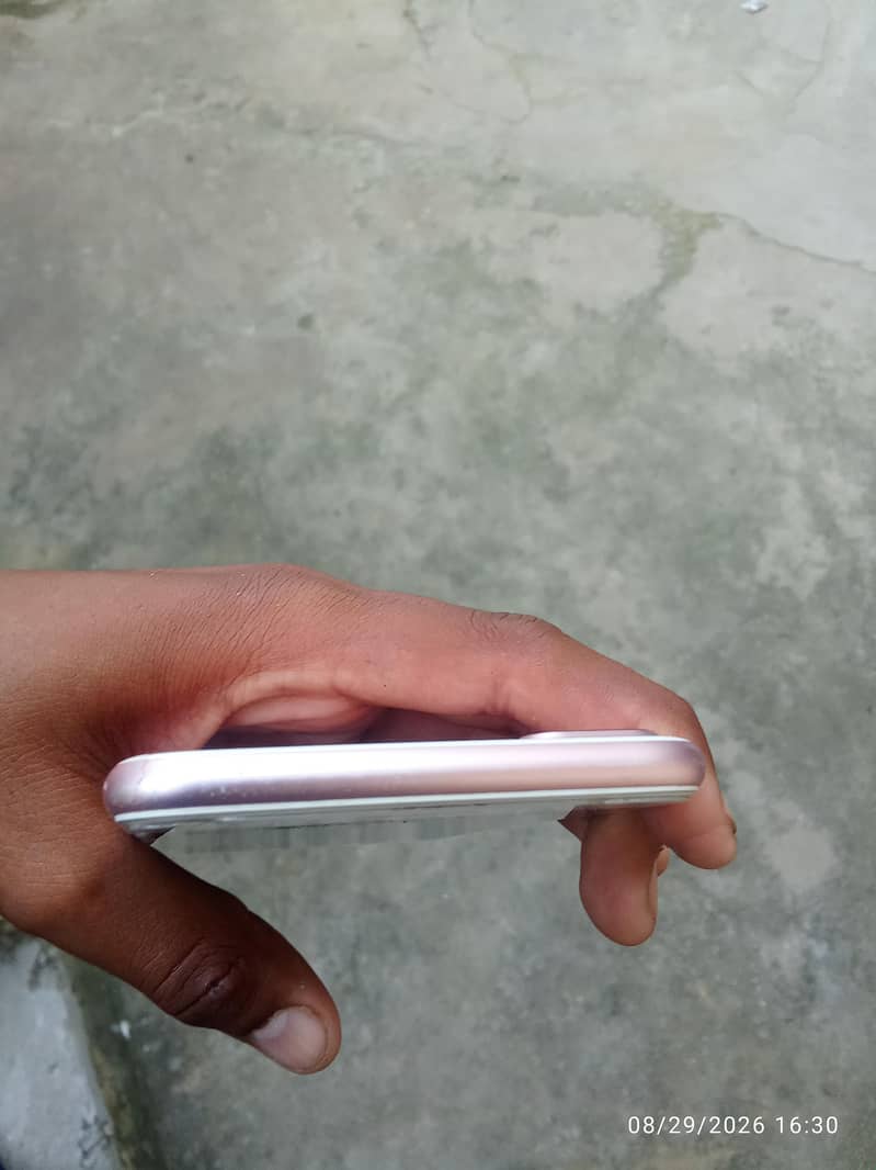 Apple iPhone 7 plus 5