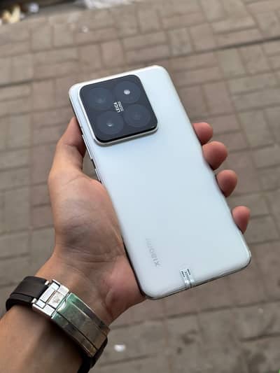 Xiaomi Mi 14 Pro . . . . 16/512. . condition 10/10 . . . Dual Approved