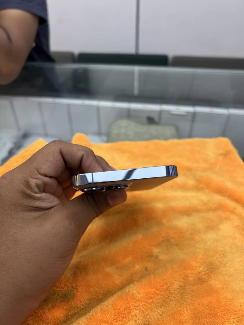 Apple iPhone 13 Pro 1