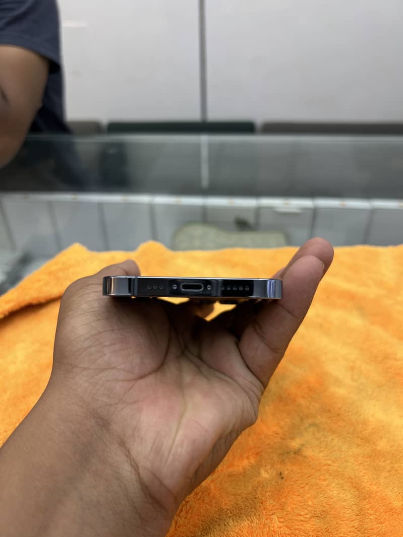 Apple iPhone 13 Pro 2
