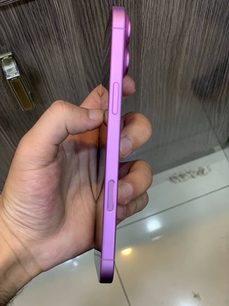 Apple iPhone 16 Plus 0
